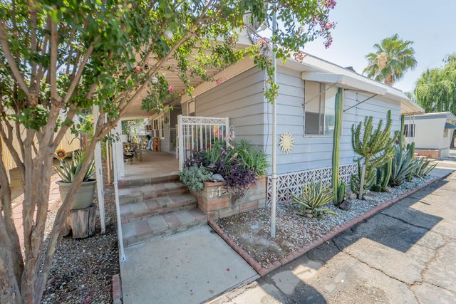 2120 S Santa Fe Avenue #J04, Visalia, CA 93292