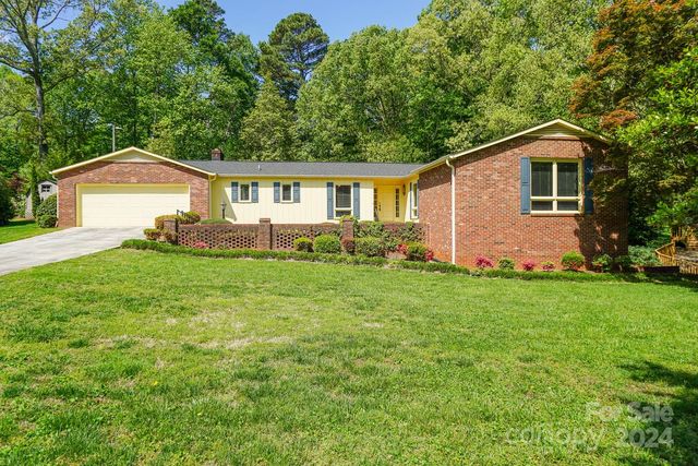 1767 12th Street Dr NW, Hickory, NC 28601