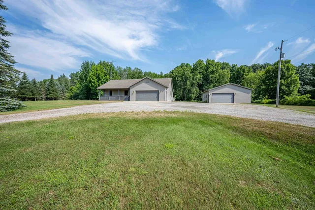 5818 W  Baker Rd, Coleman, MI 48618