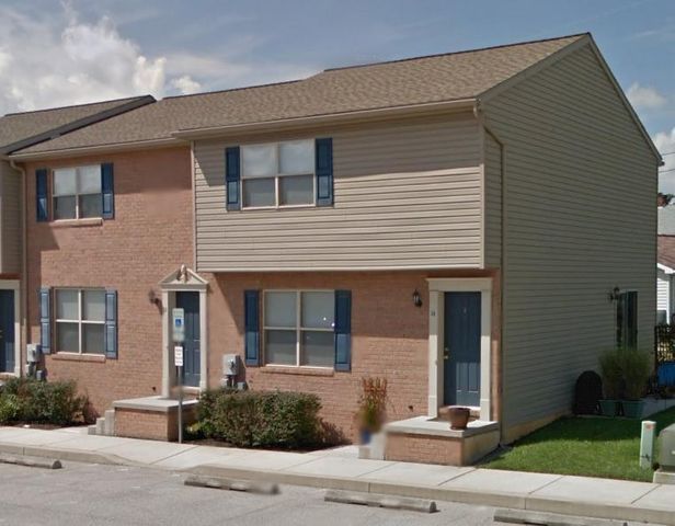 9 Lawrence Pl #9, New Oxford, PA 17350