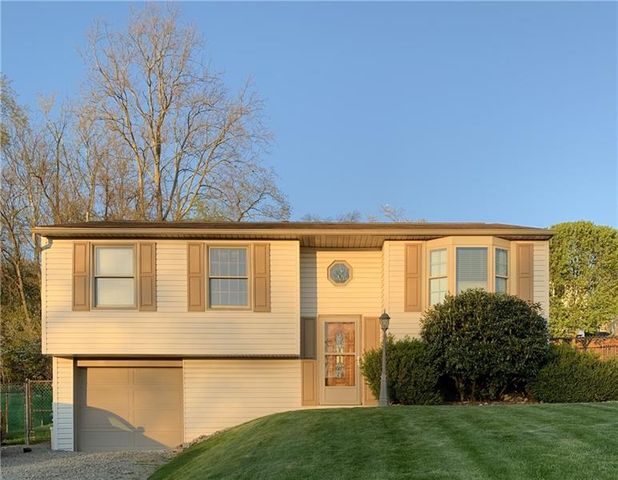3093 Piney Bluff Dr, South Park, PA 15129