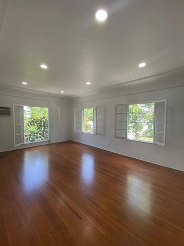 421 1/2 S  Maple Dr, Beverly Hills, CA 90212