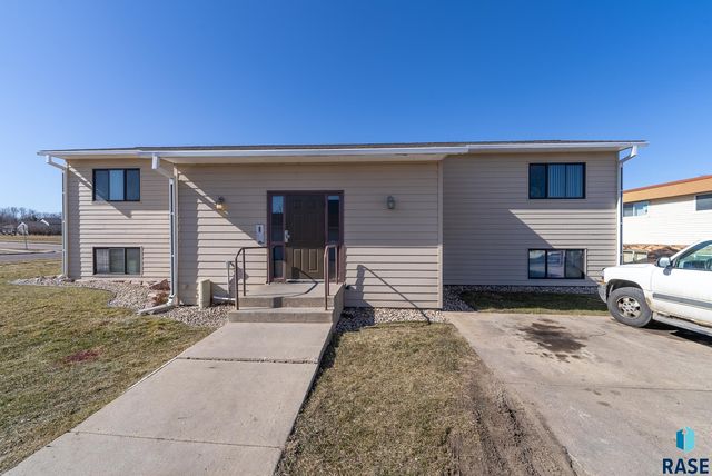 804 S  Charlotte Ave, Sioux Falls, SD 57103