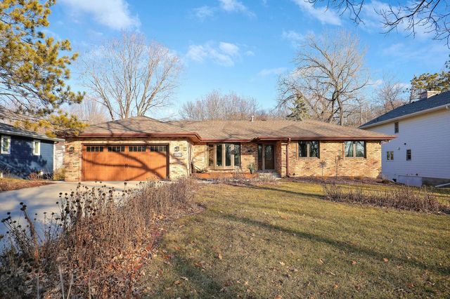 8829 Lakeview Rd, Bloomington, MN 55438
