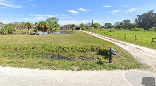 1313 Wagon Trl, Moore Haven, FL 33471