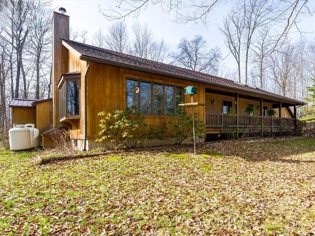944 Iroquois Dr, Waterport, NY 14571