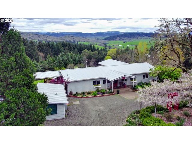 1343 Mustang Dr, Oakland, OR 97462