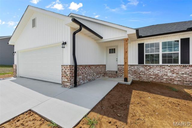 582 Wentworth Dr, Jackson, MO 63755