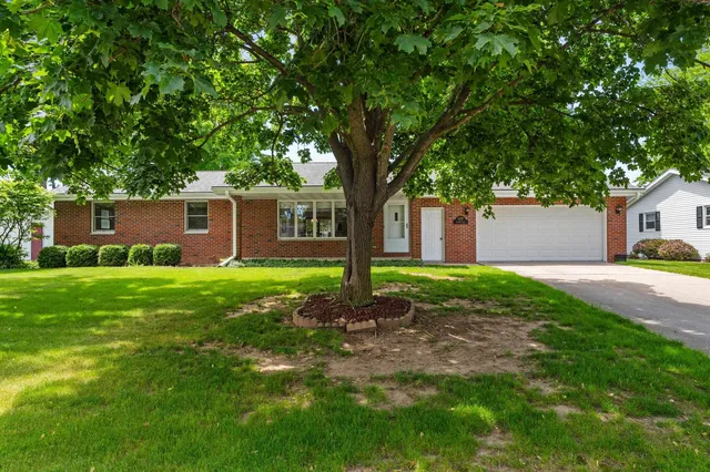 537 Pleasant Way, Seymour, WI 54165