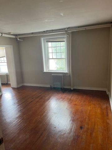 2 S  Market St, Elizabethtown, PA 17022