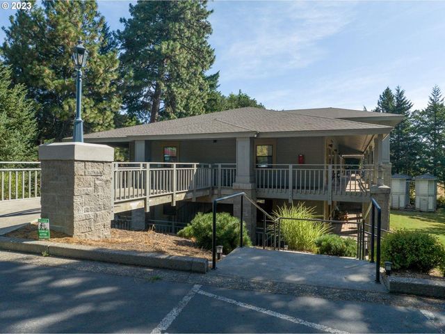 105 Country Club Rd #7, Hood River, OR 97031