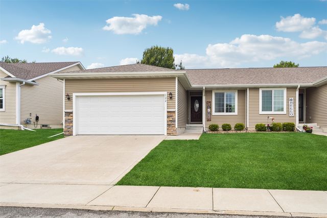 122 SE Sugarberry Ln, Pleasant Hill, IA 50327