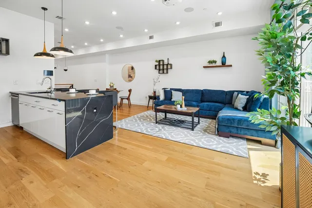 241 3rd St #4, Jersey City, NJ 07302