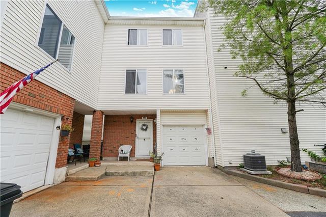 287 Jamie Ln, Staten Island, NY 10312