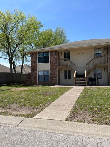 2105 SW 8th St, Blue Springs, MO 64015