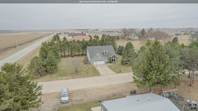 11 Lakeside Ln, Lake Park, IA 51347