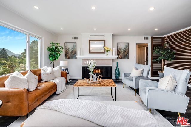 10707 Camarillo St #312, North Hollywood, CA 91602