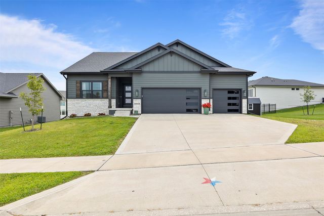 16418 Northpark Dr, Urbandale, IA 50323