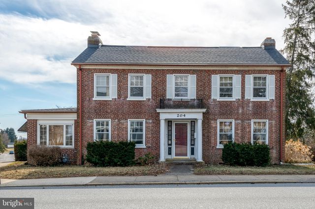 204 W  Main St, Dallastown, PA 17313