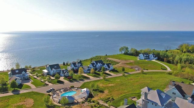 676 Waters Edge #12, South Haven, MI 49090