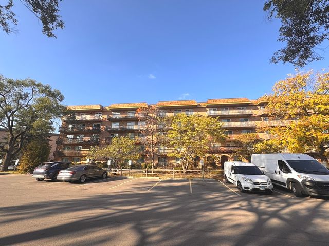 502 Redondo Dr #502, Downers Grove, IL 60516