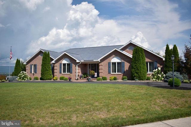 1403 Majestic Dr, Chambersburg, PA 17202