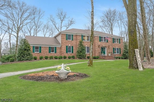 811 Sussex Rd, Franklin Lakes, NJ 07417