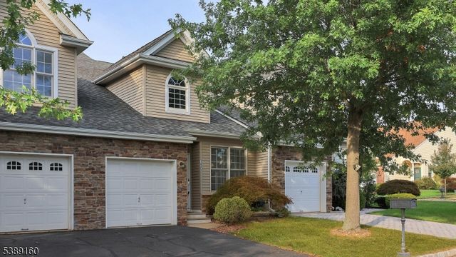 150 Saratoga Ct, Somerset, NJ 08873