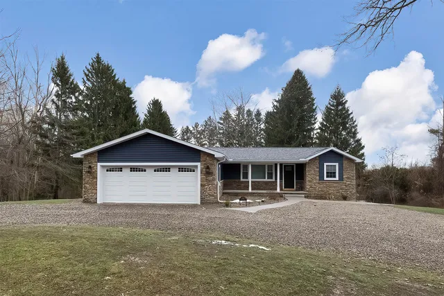 6062 Grubb Rd, Erie, PA 16506