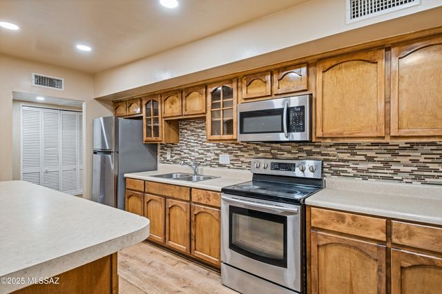 2002 E  Pinon Dr, Tucson, AZ 85706