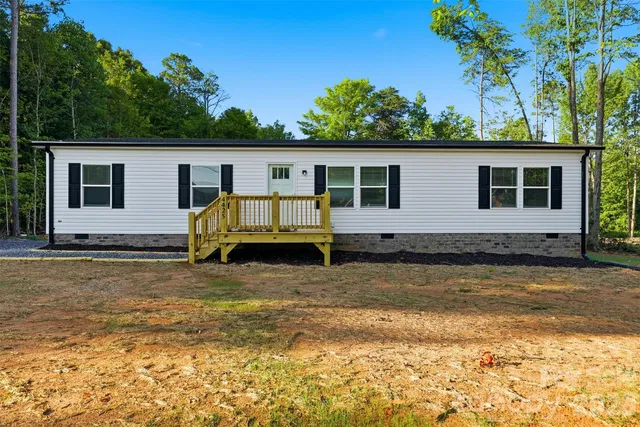 4425 Old US Highway 421 W, Yadkinville, NC 27055