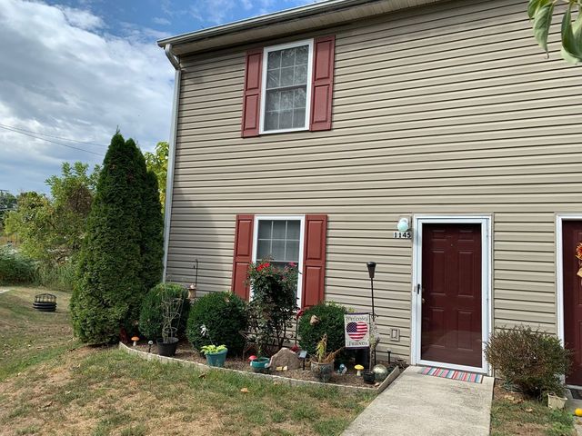 1115 College St NW, Christiansburg, VA 24073