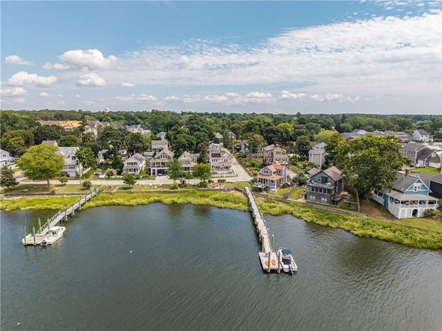 20 Edwin St, Barrington, RI 02806