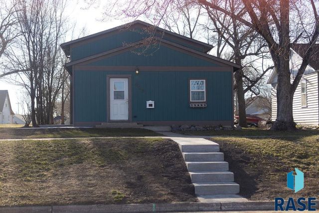 429 S  Lee Ave, Madison, SD 57042