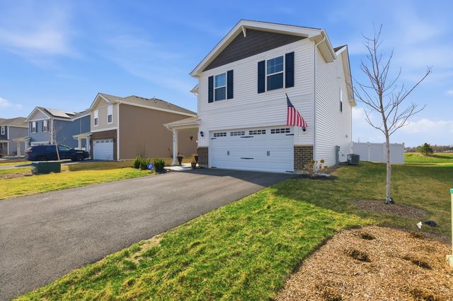 117 Fieldcrest Ave, Hampshire, IL 60140