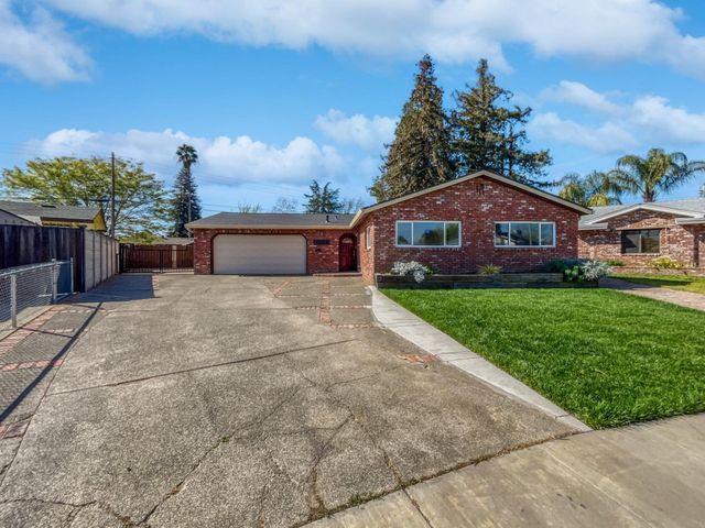 7206 Three Sisters Ct, Citrus Heights, CA 95621