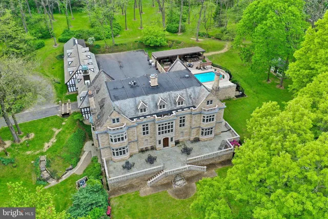 80 School House Rd, Lancaster, PA 17603