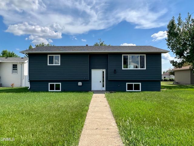 115 5th Ave E, Ray, ND 58849