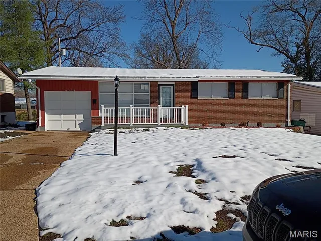 10228 Viscount Dr, Saint Louis, MO 63136