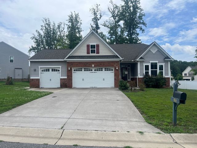 965 Eagle Pl N, Hopewell, VA 23860