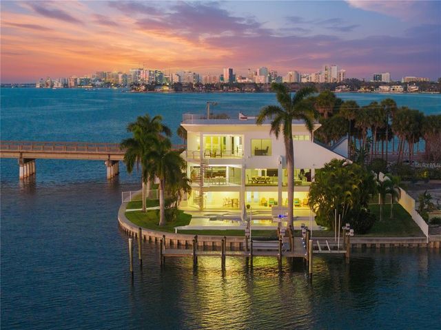1400 Siesta Dr, Sarasota, FL 34239