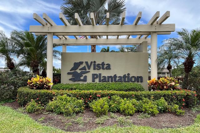 10 Plantation Dr #102, Vero Beach, FL 32966