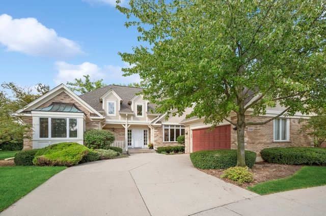 2580 Cotswolds Ct, Northbrook, IL 60062