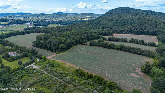 Wellwood Dr, Tunkhannock, PA 18657