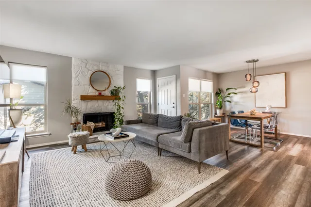 10650 Steppington Dr #212, Dallas, TX 75230