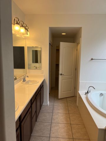 7274 Summer Grove Ave, Spring Valley, NV 89117