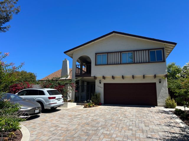 1005 Border Rd, Los Altos, CA 94024