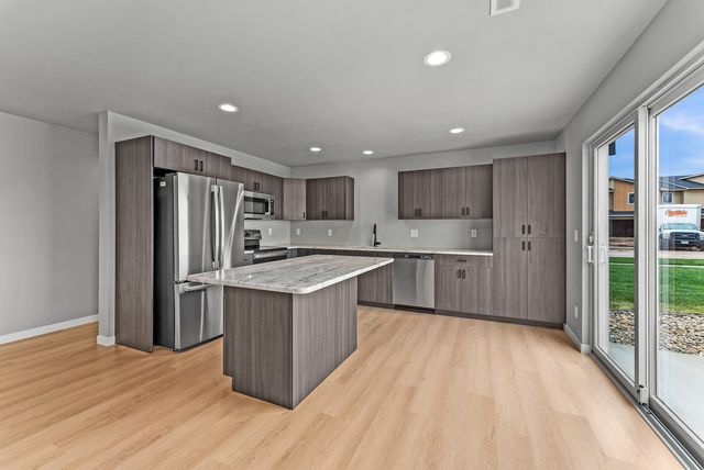 1415 Thatcher St, Harrisburg, SD 57032