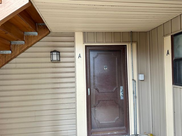 1350 Laguna Ct #A, Hanover Park, IL 60133