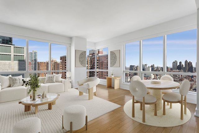 350 W  42nd St #36B, New York, NY 10036